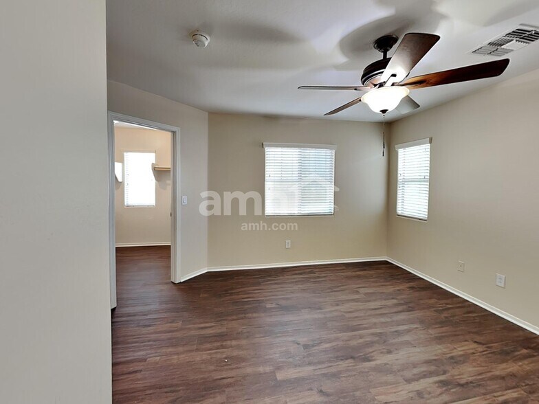 Building Photo - 4740 E Redfield Rd