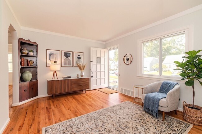 Building Photo - Beautiful 3-bedroom, 1-bath bungalow in North Royal Oak