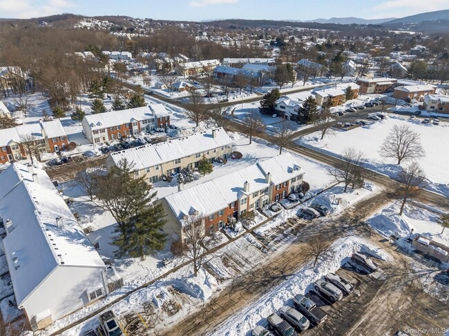 Building Photo - 12 Brook Dr