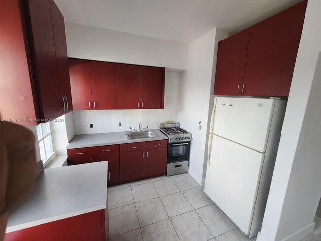 Building Photo - 7611 Harding Ave