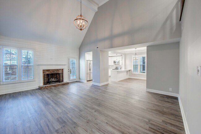 Building Photo - 1129 W Main St