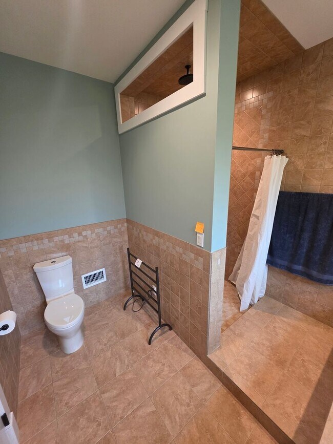 Building Photo - Luxurious 3-Bedroom Home in Poughquag, NY