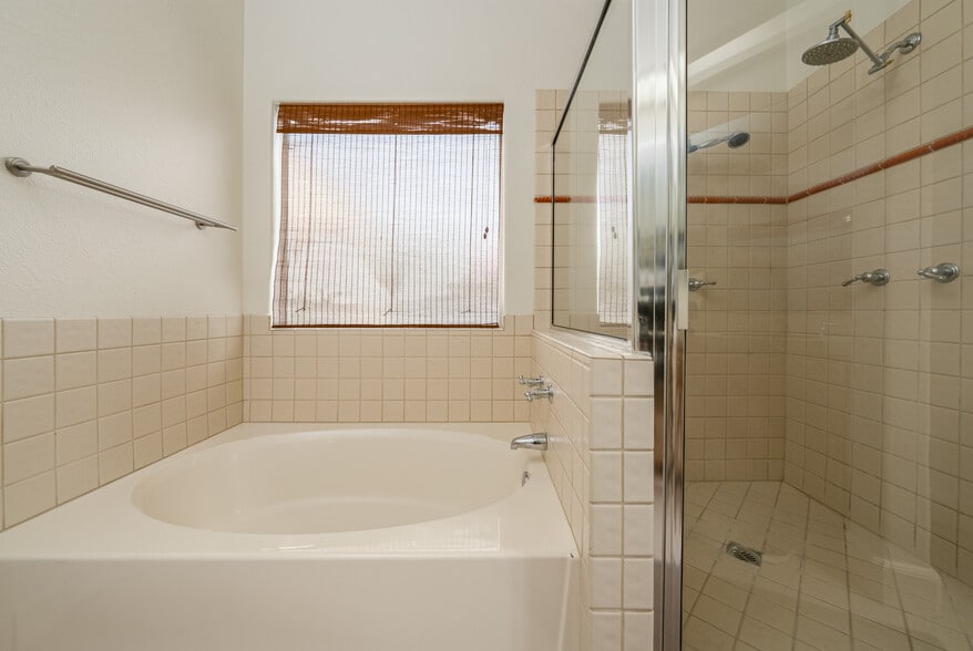 Primary Bathroom - 30106 Avenida Alvera