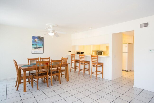 Building Photo - Winter 9 month lease! Partially Furnished 2 Bed 2, 1 Bath near the beach. No yearly leases