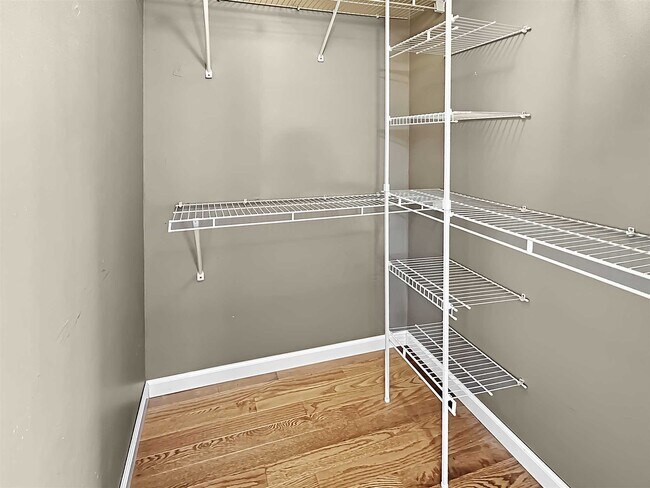 Building Photo - 5305 Chelsea Cove N