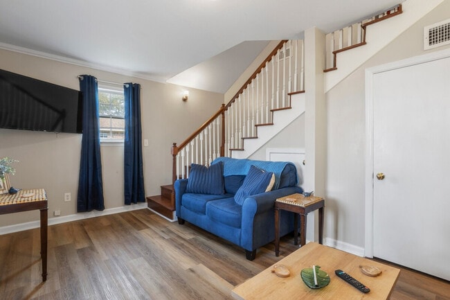 Building Photo - 426 Russell Ave