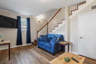 Building Photo - 426 Russell Ave