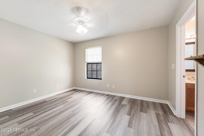 Building Photo - 3920 Sans Pareil St