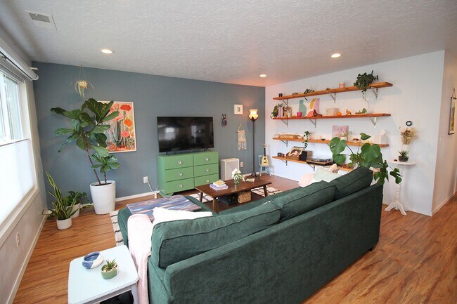 Building Photo - 205 NE 79th Ave