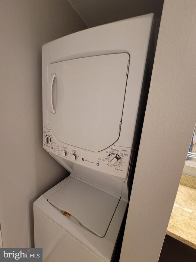 Building Photo - Charming 1BR/1BA Condo in Sought-After Penderbrook Square