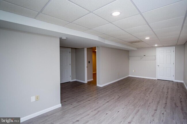 Building Photo - 207 Hampshire Dr