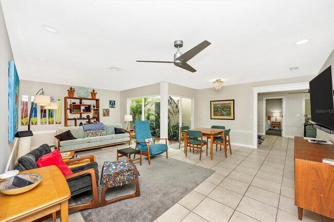 Building Photo - 3905 Glen Oaks Manor Dr