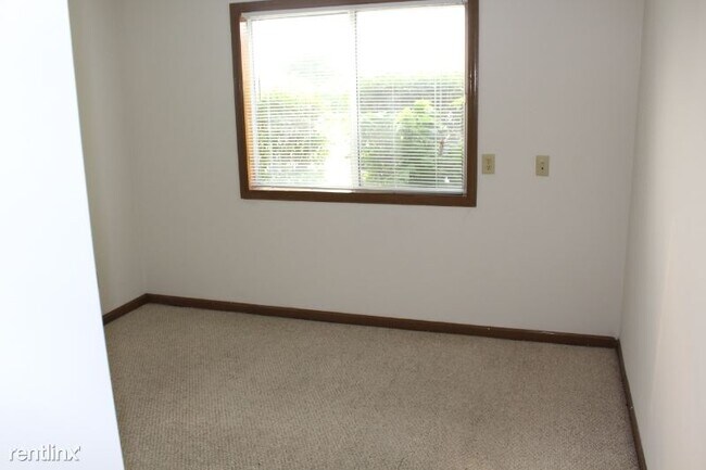 Building Photo - 2 br, 2 bath Apartment - 846 Spiros Ct