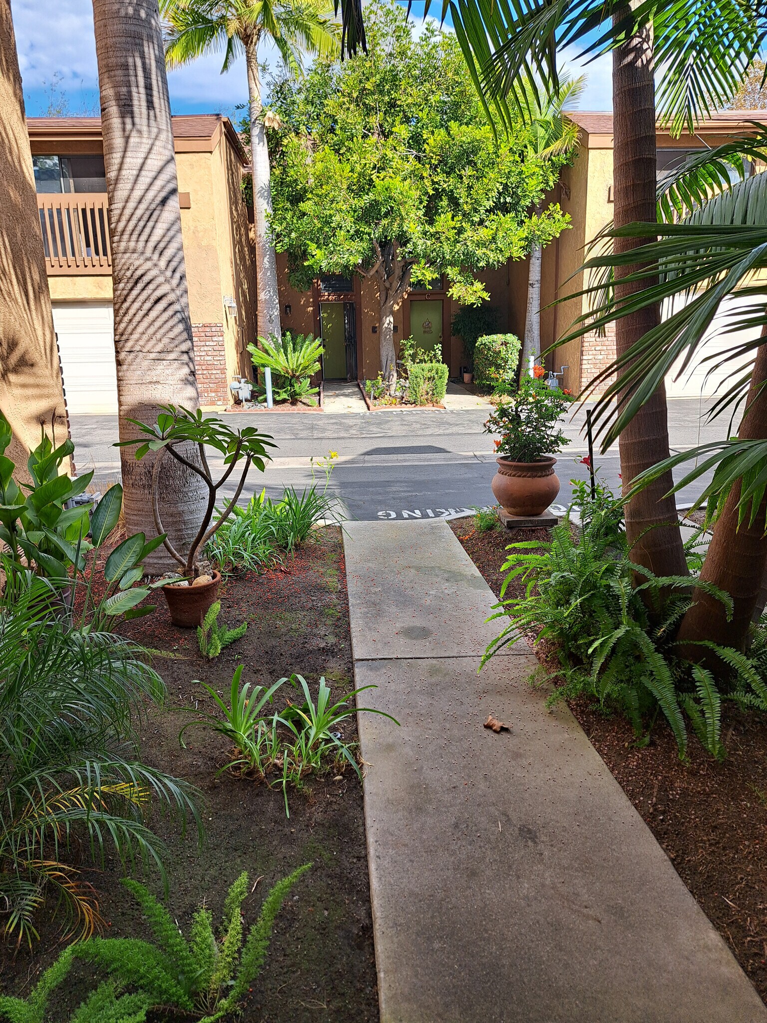 Building Photo - 2286 Pacific Ave