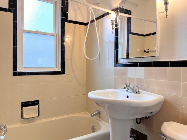 Building Photo - 234 Crescent Ave