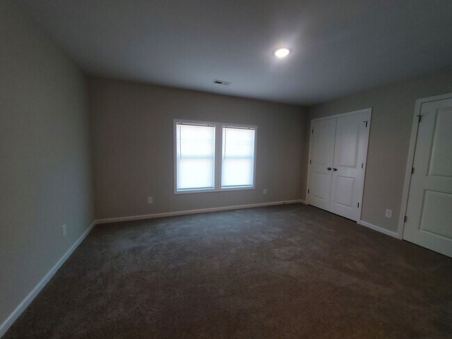 Building Photo - NEW TOWNHOME BUIKT MARCH 2023!