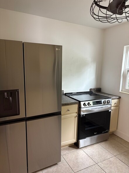 Building Photo - 306 14th Ave NE