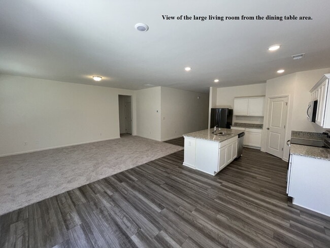 Building Photo - Beautiful 4BR