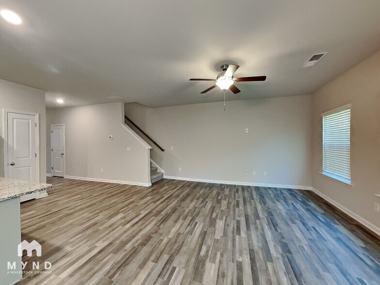 Building Photo - 5091 Lower Elm St