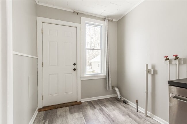 Building Photo - 98 South Ave