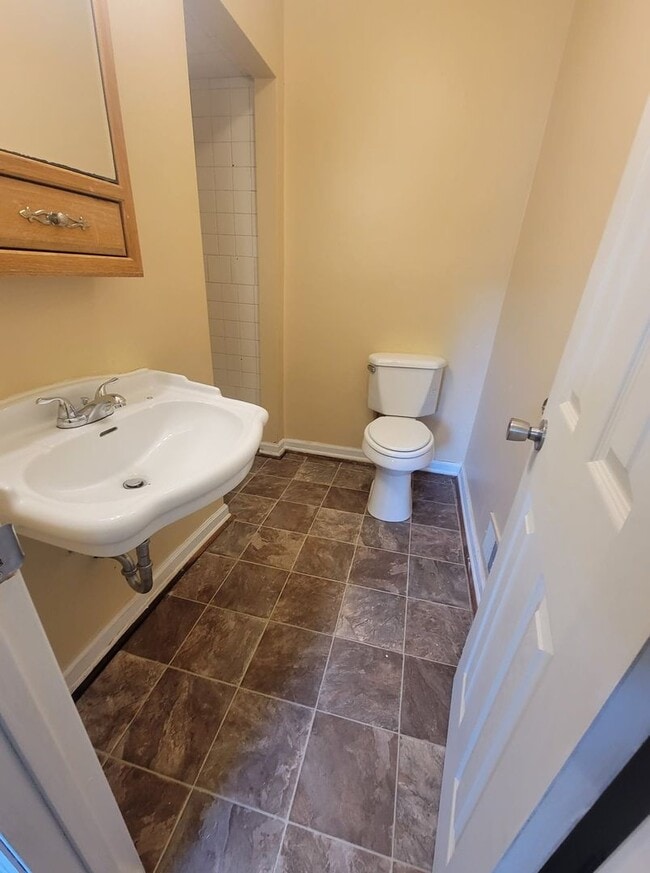 Building Photo - Spacious 4BR/2BA single family home in Ann...