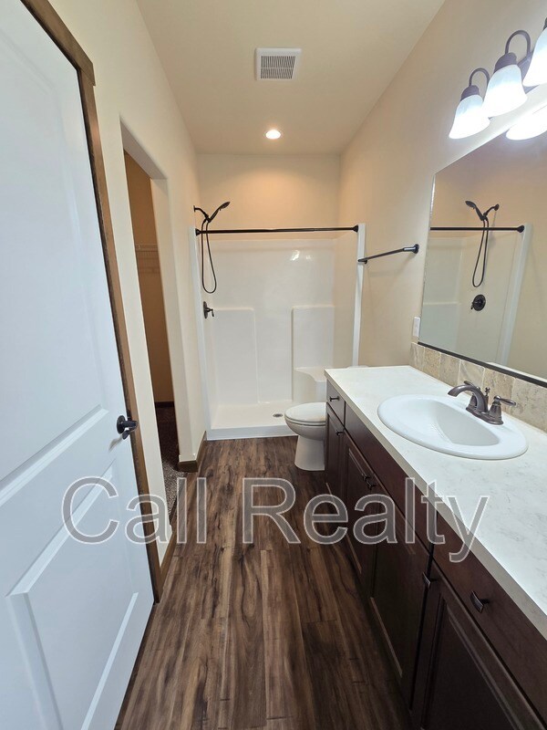 Building Photo - 4414 E Fairview Ave