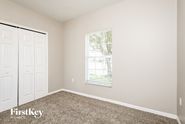 Building Photo - 702 Cotulla Dr
