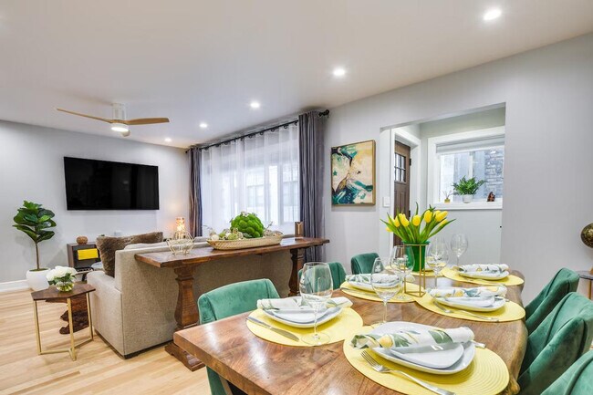 Building Photo - 6242 N Kenmore Ave