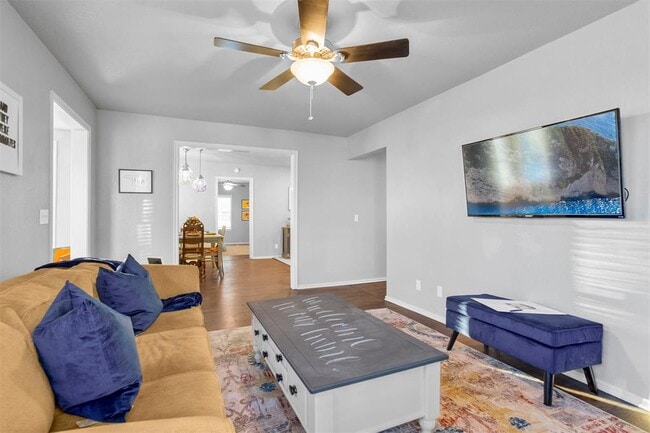 Building Photo - 520 E 17th Ave