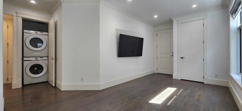 Building Photo - 1133 N 33rd Pl