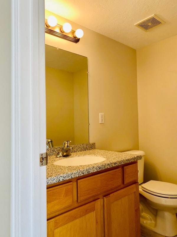 Building Photo - 428 E Park Oak Pl