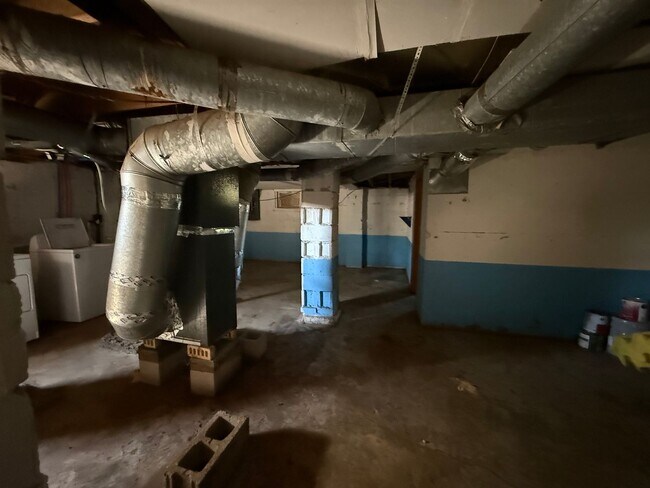 Building Photo - Pet-Friendly 2-Bedroom Home with Fenced Yard and Parking in Nashville, TN