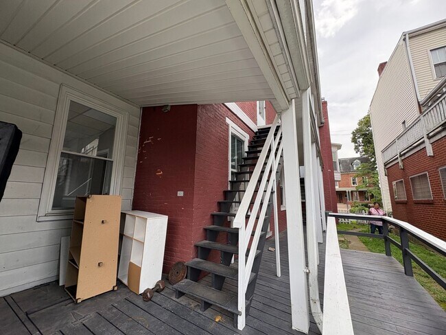 Building Photo - 323 Cumberland St