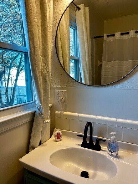 Building Photo - 316 N 33rd St