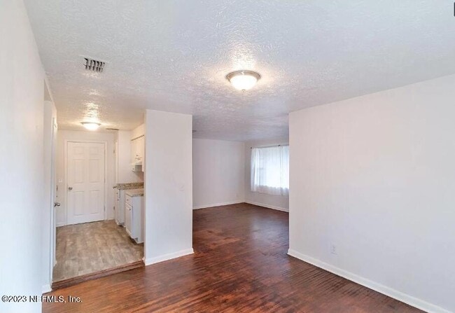 Building Photo - 1611 W 30th St