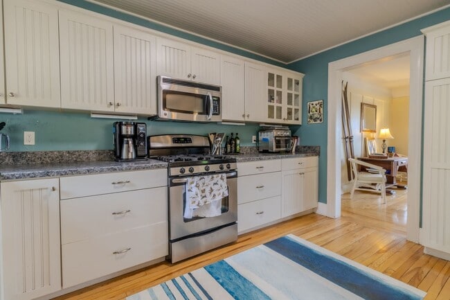 Building Photo - Fully-Furnished Retreat in the Heart of Su...