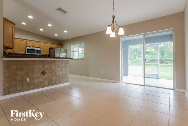 Building Photo - 2463 Alesio Ave