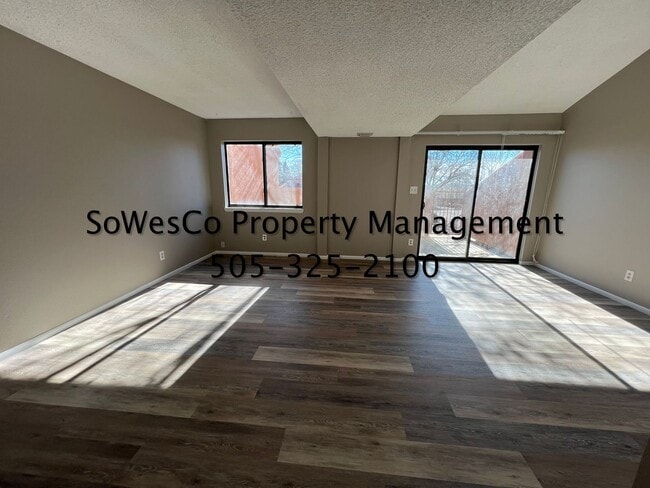 Building Photo - Beautifully Remodeled Condo (with seasonal pool)