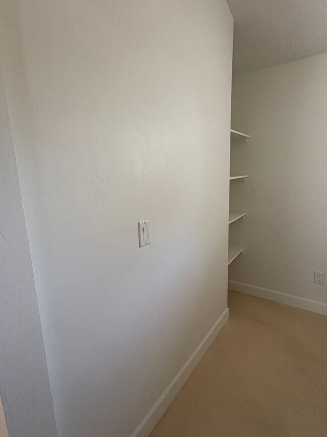 Building Photo - 3 Bedroom 2 Bath by Reid Park !