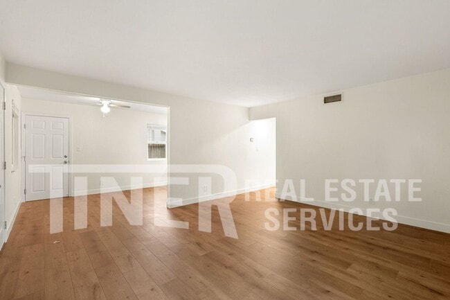 Building Photo - 7520 Schreiner St