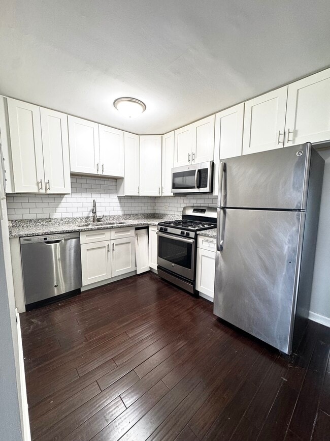 Building Photo - 5644 W 105th St