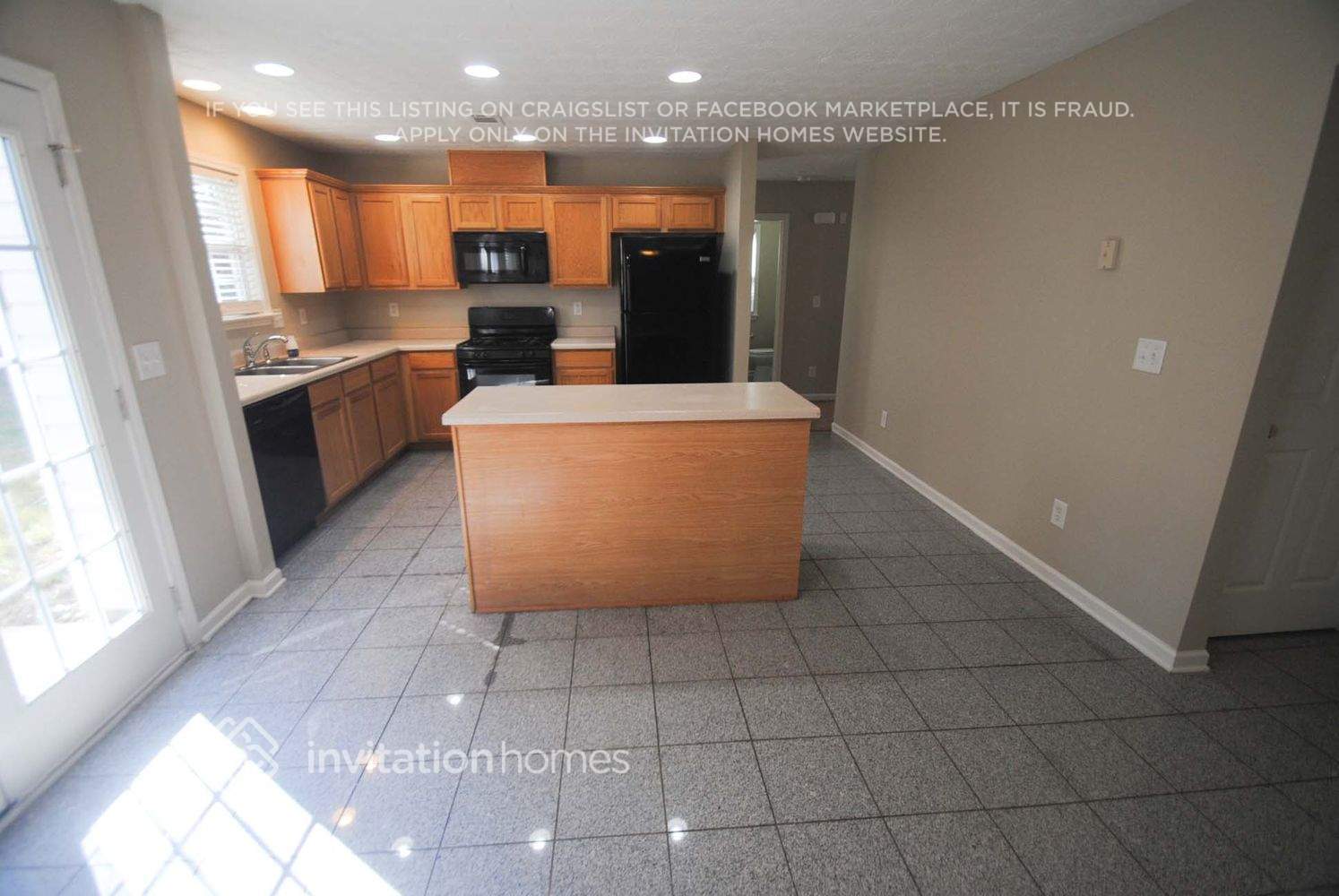 Building Photo - 2327 Pierce Way
