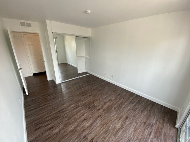 Building Photo - 12036 Culver Boulevard, Unit 4