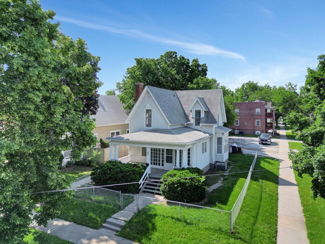Primary Photo - 905 E St
