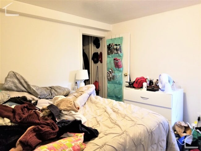 Building Photo - No Brokers Fee, Large Unit, Heat, Hot Water Included, Laundry on a Site