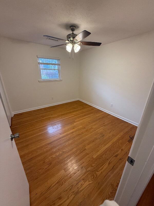 Building Photo - 8912 Bayview Dr