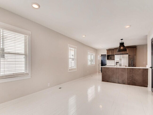 Building Photo - 4661 Cedar Ave S