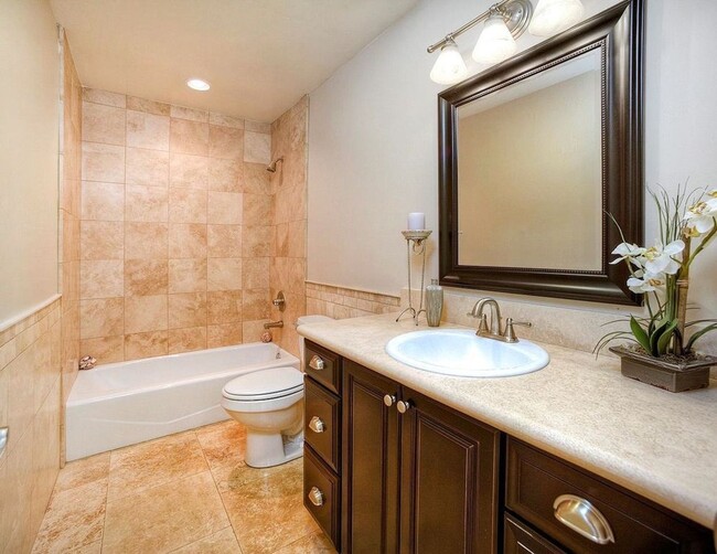 Building Photo - Spectacular North/Central 4Bed/2Ba Home!!