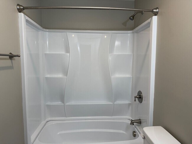 Building Photo - Leicester - Immaculate Three Bedroom with Huge Backyard