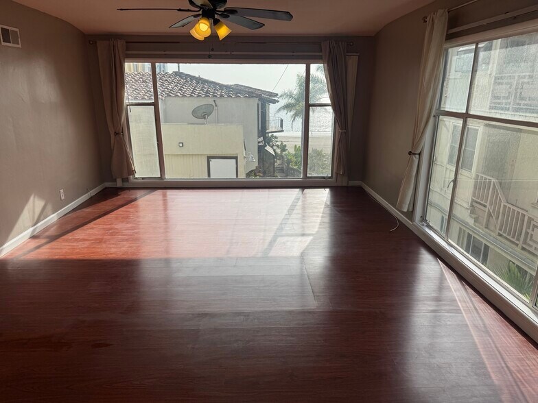 Building Photo - 1816 E Ocean Blvd